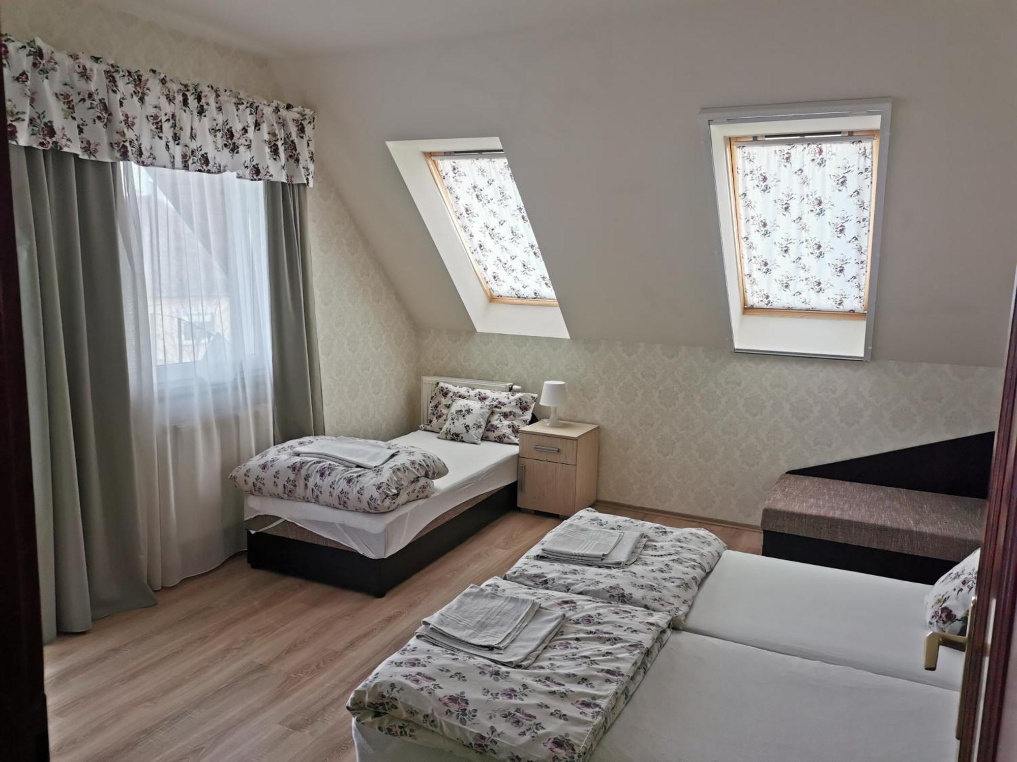 Village Garden Family Guest House Tiszakanyár Exteriör bild